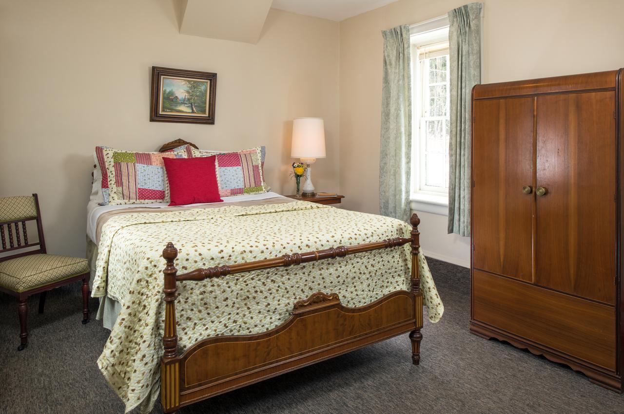 Idlwilde Inn Watkins Glen Extérieur photo